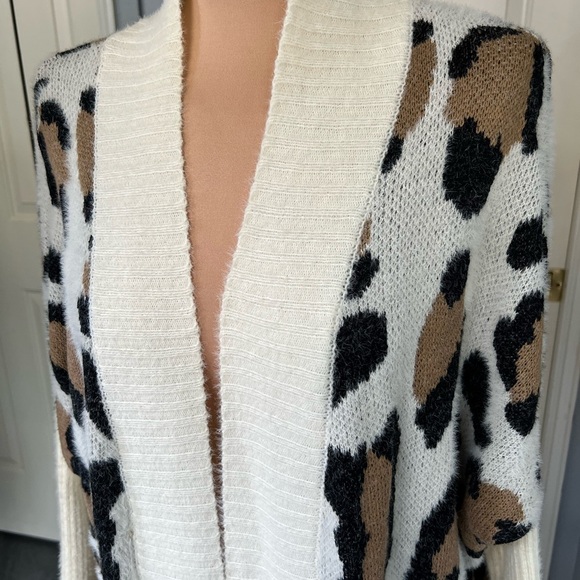 Leopard Animal Print Cozy Long Line Cardigan Sweater - Picture 2 of 8